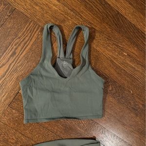 Alo Yoga Airbrush real bra tank and matching 7/8 high waist legging